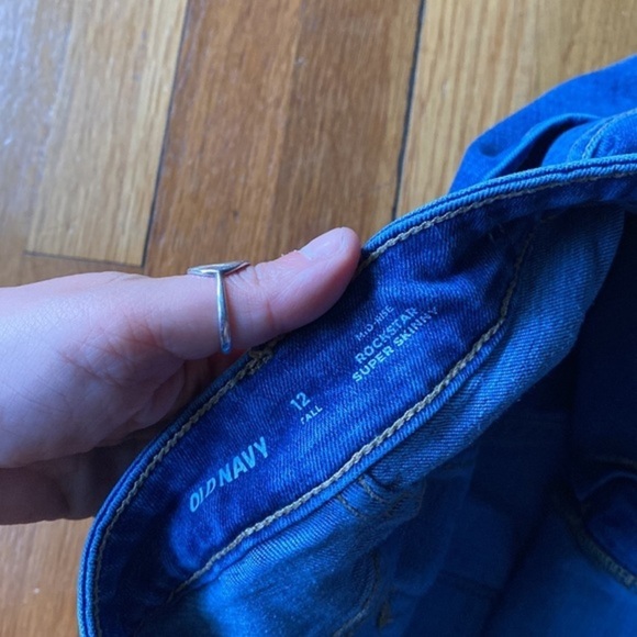 Old Navy Rockstar Super Skinny stretchy jeans size 12 mid rise tall EUC. - Picture 5 of 6